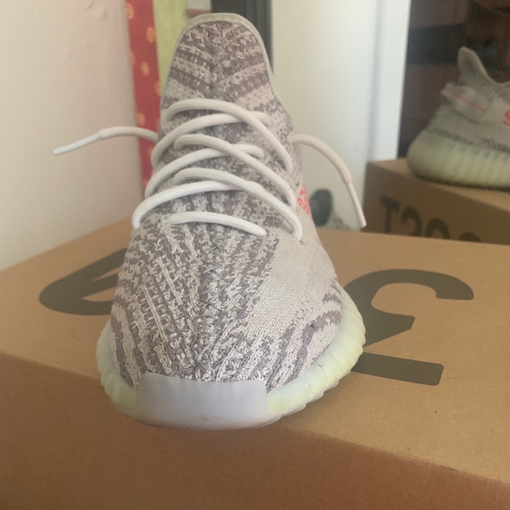 Yeezy boost 350 v2 blue tint